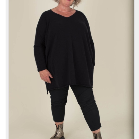 Capra Studio Super Oversized Black Cashmere Sweater NWT - Picture 6 of 13